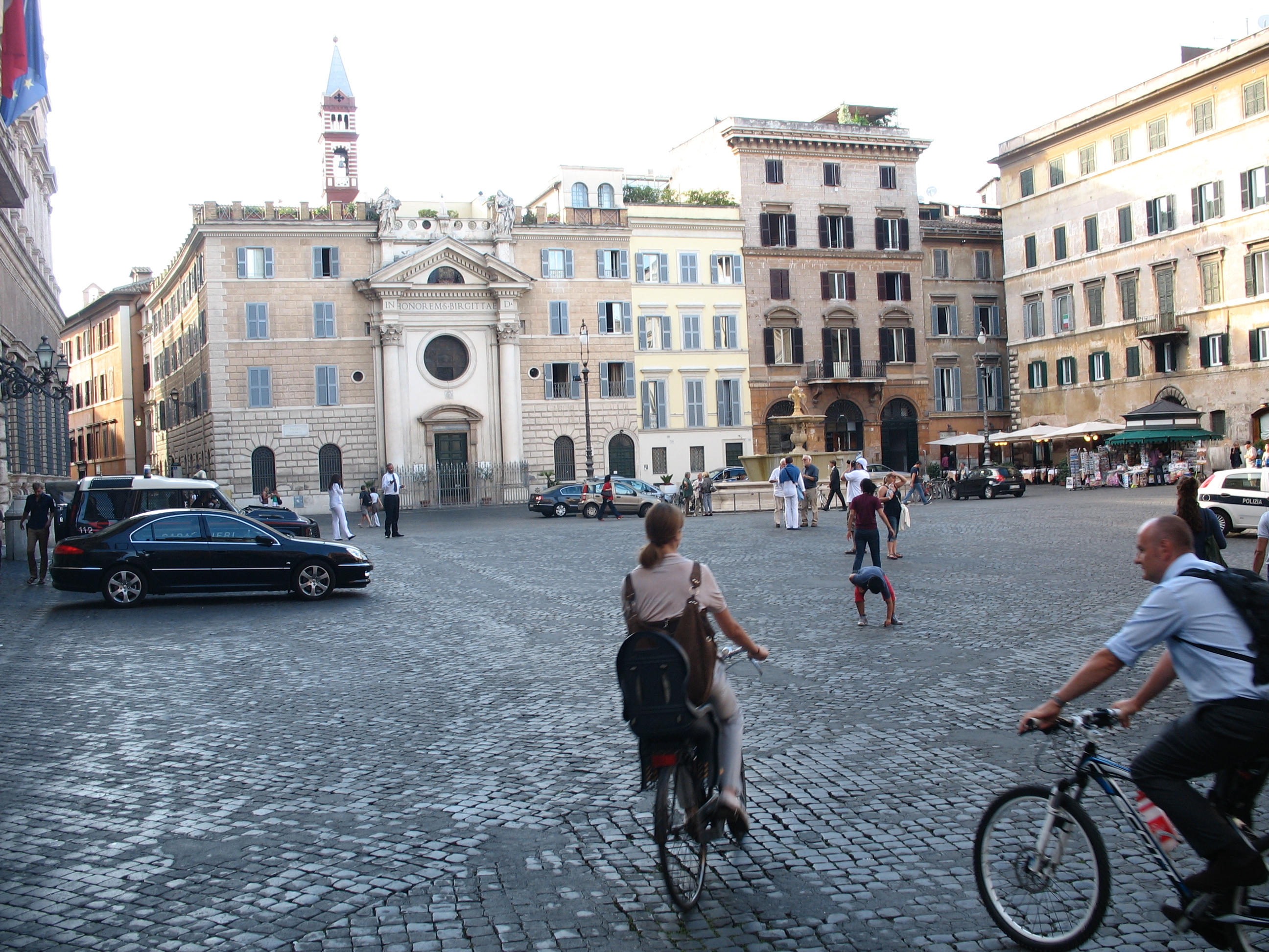 Piazza Farnese - šarmantni mali trg
