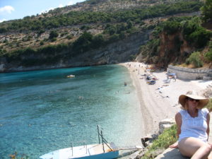 Plaža Makris Gialos