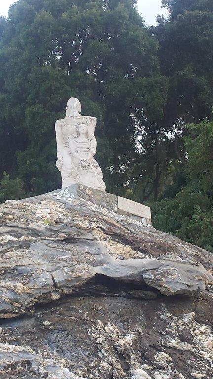 Statua na Agioi Saranta plaži