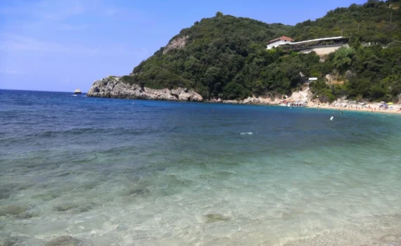 Sarakiniko-plaža