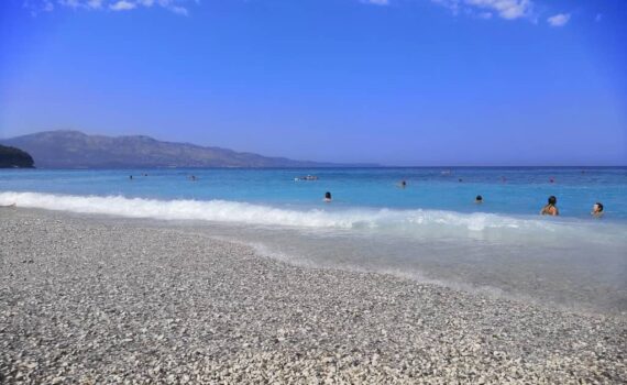 Pasqyrave plaža-Saranda