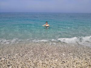 Prozirno more na Milos plaži