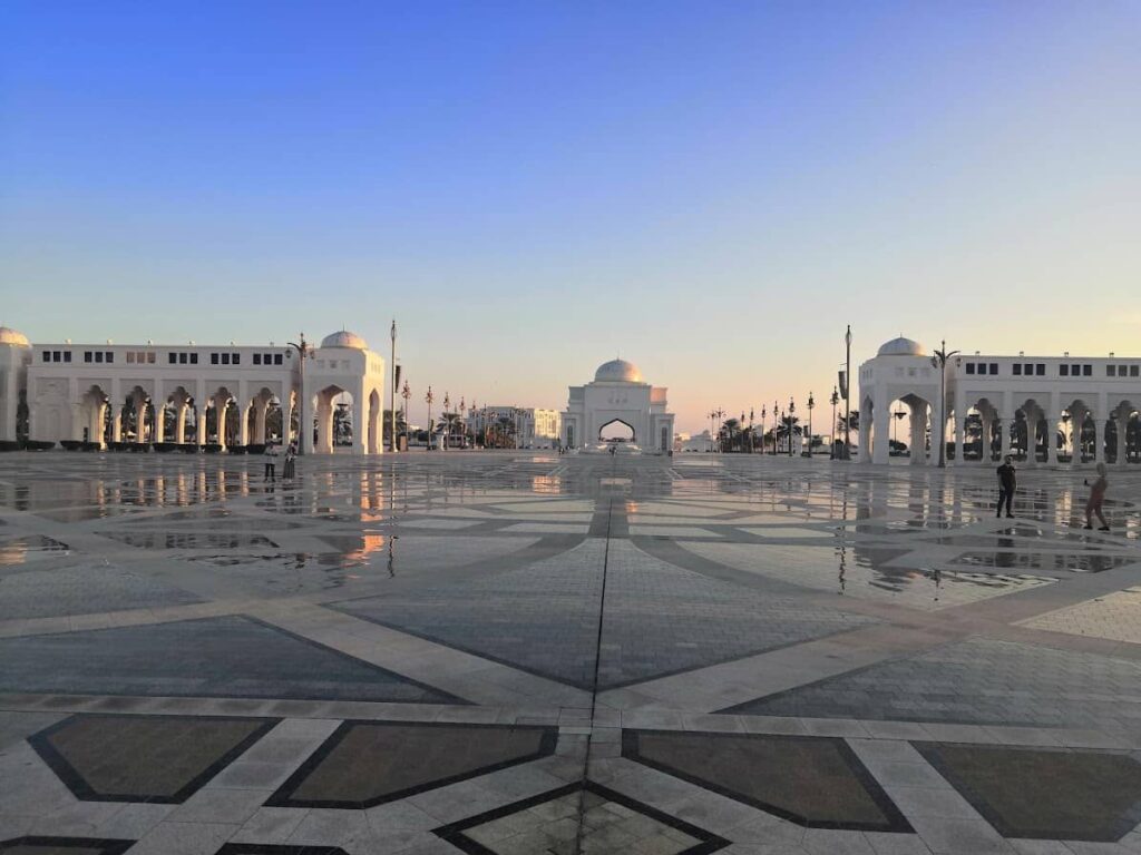 Dvorište Qasr Al Watan palate