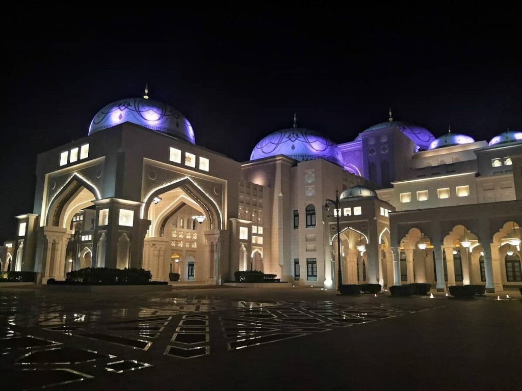 Qasr Al Watan Palata noću