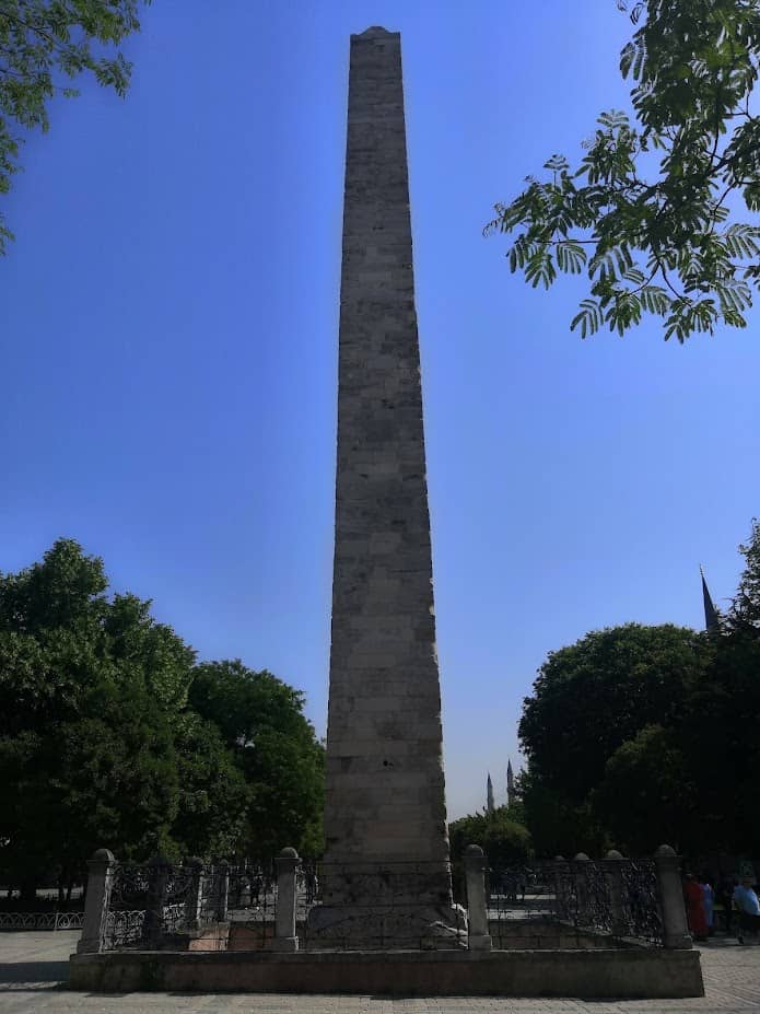 Zidni obelisk