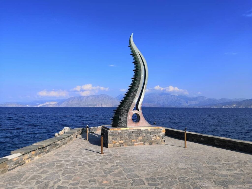 Spomenik u Agios Nikolaosu
