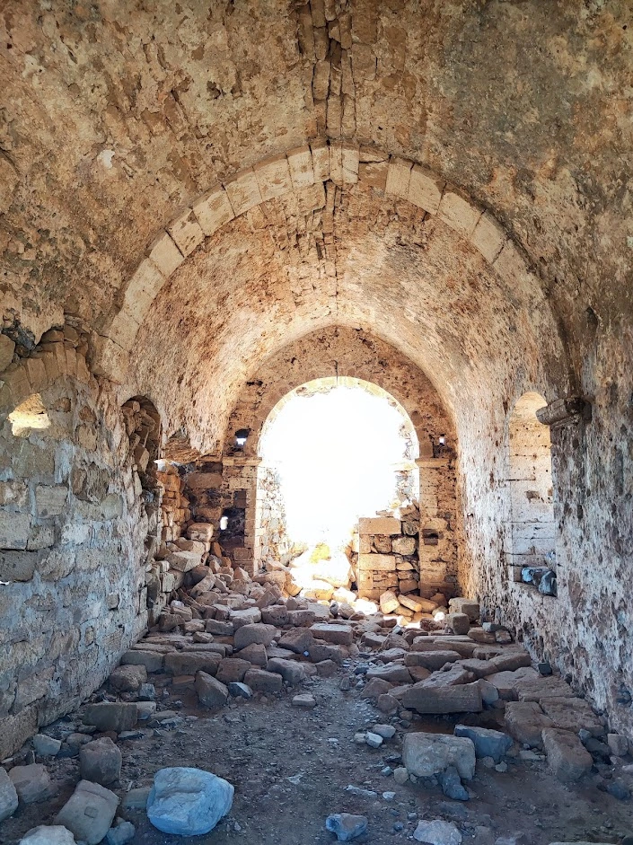 Unutrašnjost kapele na tvrđavi Gramvusa