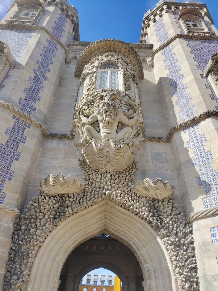 Triton u palati Penja u Sintri