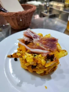 Španska pršuta sa jajima
