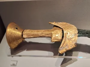 Zlatni balčak mača