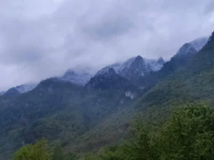 Sneg na planinama iznad Drine