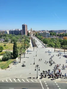 Pogled na park sa Serranos kula
