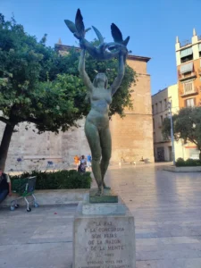 Statua ispred katedrale